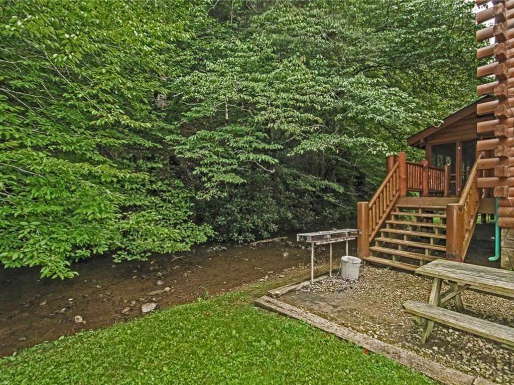 Creekside Lodge Gatlinburg Exterior photo